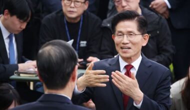 South Korea's conservatives drop presidential candidate