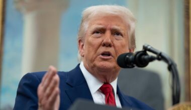 Trump gives Putin a fortnight to prove commitment to peace deal