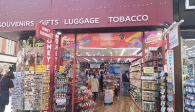 Tourist charged £899 for two packets of sweets by Oxford Street US-style candy store