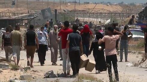 Gaza aid resumes as IDF urges civilians to expel Hamas from distribution centers
