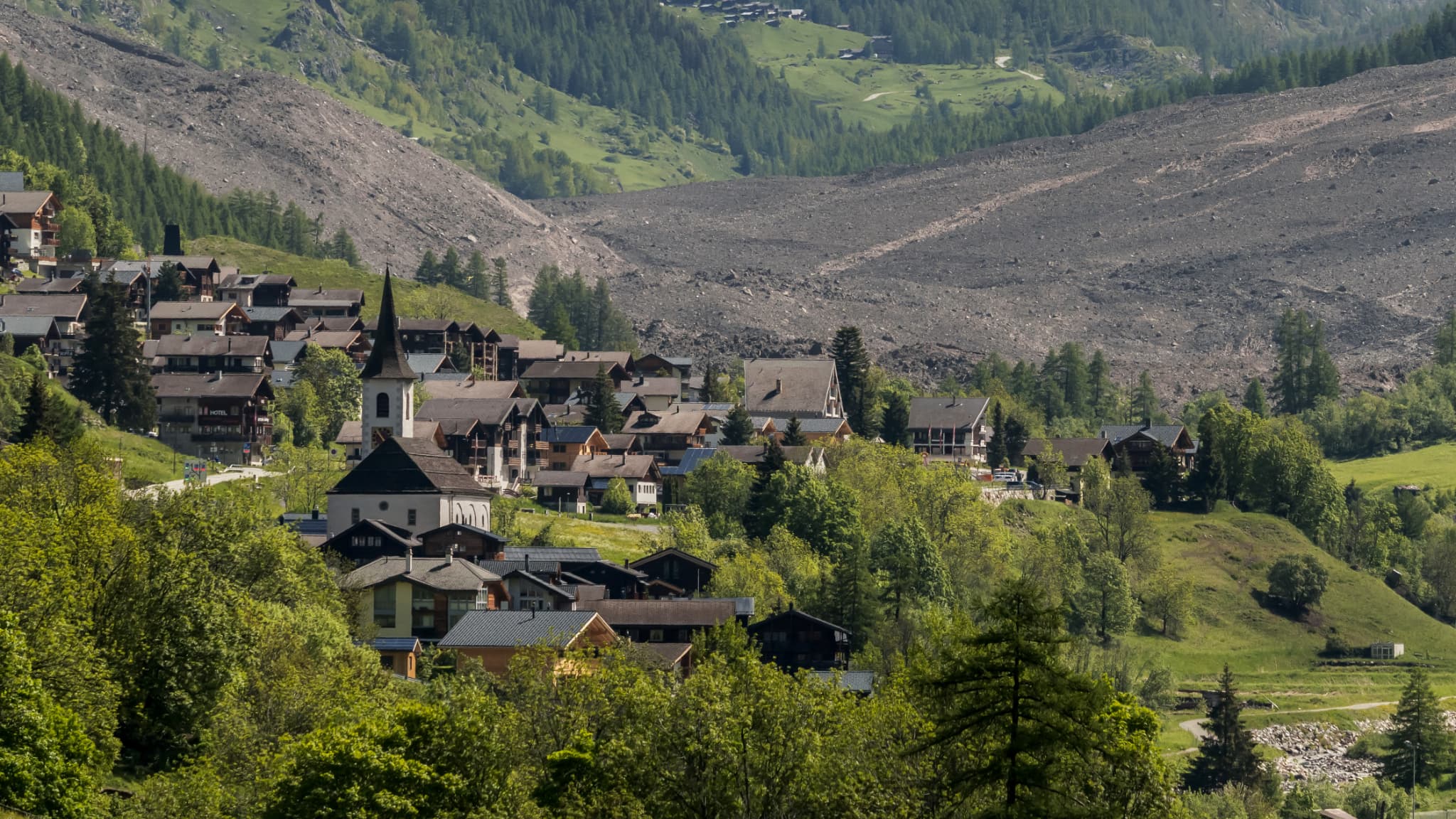 Le petit village de Blatten en Suisse a été presque entièrement détruit par l'éboulement d'un glacier ce mercredi 28 mai.