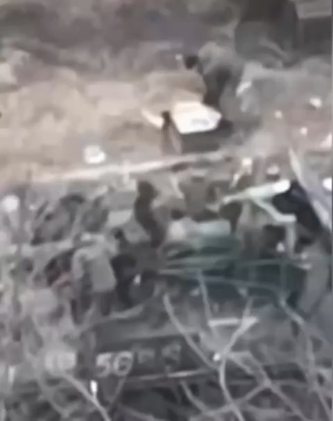 Russian artillery piece gets destroyed along with its crew.