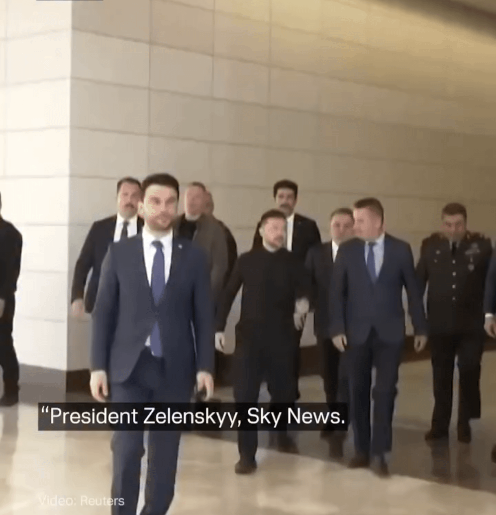 Zelenskyy sends a clear message to Putin from Türkiye: “I’m here”
