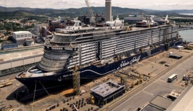 Mein Schiff Flow prepared to be floated