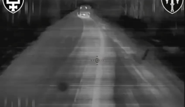 A Ukrainian FPV pilot of the "Signum" group attacks a Russian truck transporting soldiers and equipment.