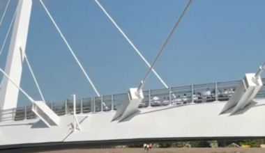 The ceremonial opening event for the new Renfrew-Yoker bridge over the River Clyde saw a procession of primary school children from both sides meet in the middle