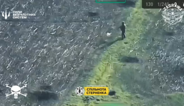 Ukrainian Flying Skull drone unit caught a Russian soldier in the open.