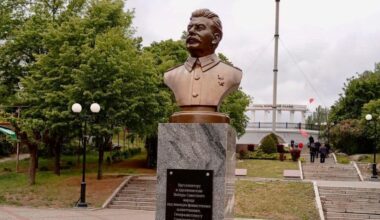 russia erects Stalin monument in occupied Melitopol to mark Victory Day