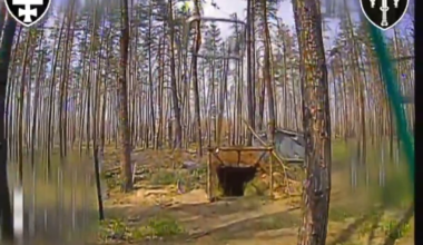 Ukrainian fiber optic drone flew through a gap in the anti drone net of a Russian bunker in a forest. Lyman direction. SIGNUM Battalion. May 22, 2025