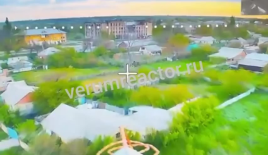 UA MRAP gets hit by a Russian FPV drone while they’re about to dismount