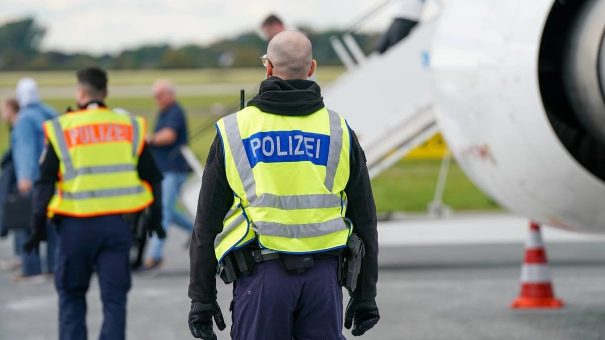 Am Flughafen München gestoppt: Rechtsextremisten dürfen nicht nach Italien