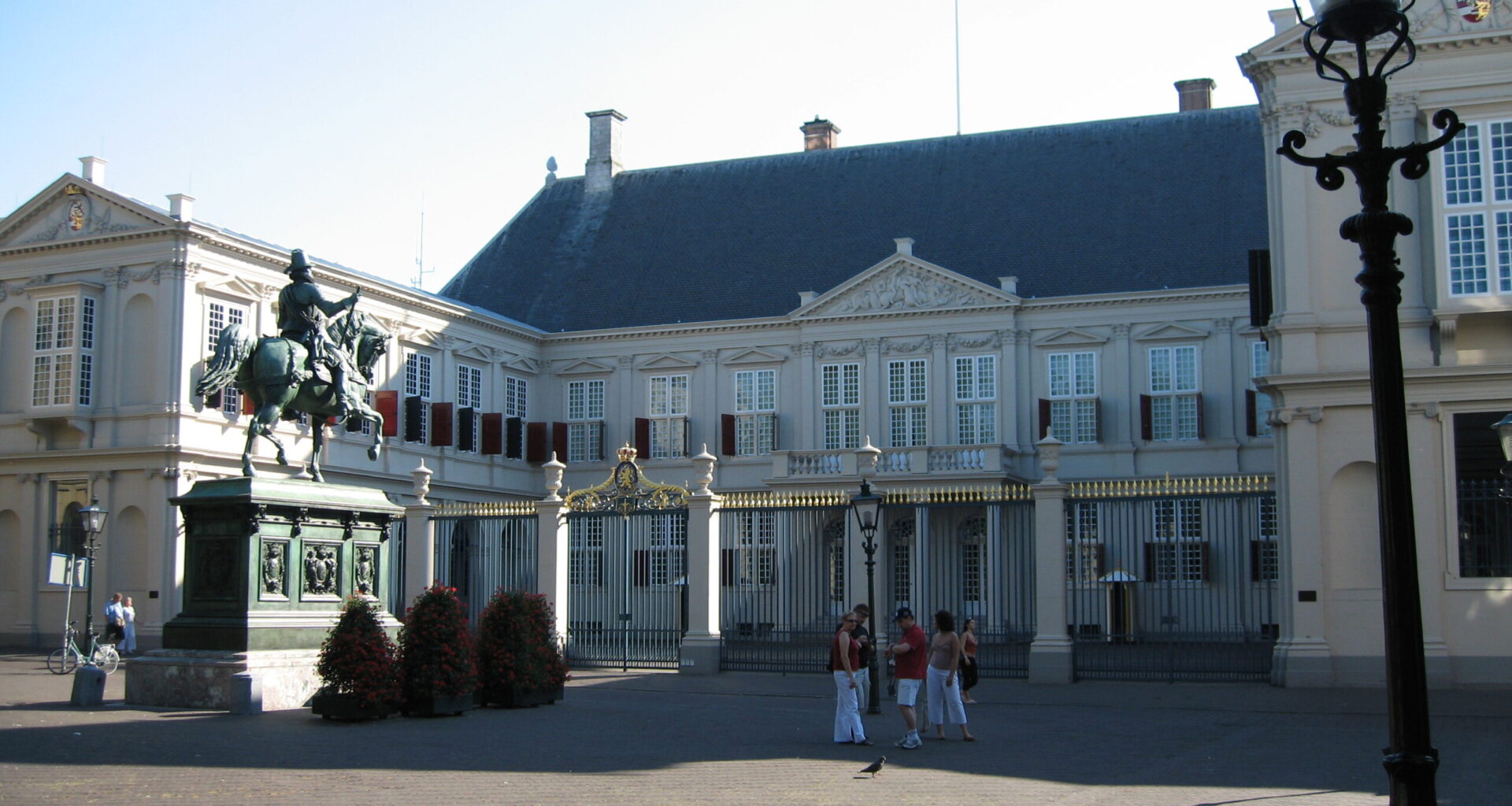 The Dutch royal family throws open palace doors and there's a special treat for visitors