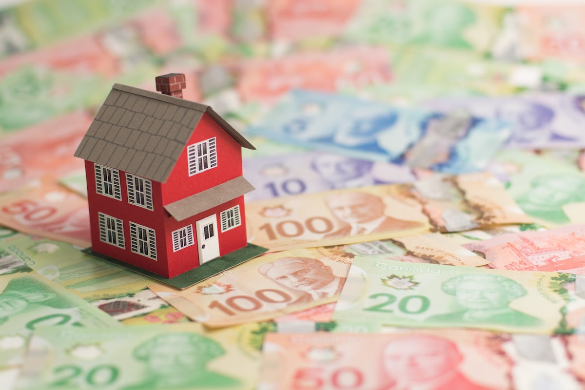 Mortgage rates are battling a weak economy and persistent inflation, and inflation may be winning