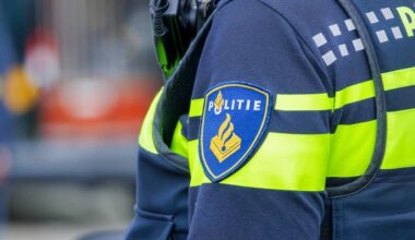 Vechtende groepen jongeren keren zich in Scheveningen tegen politie