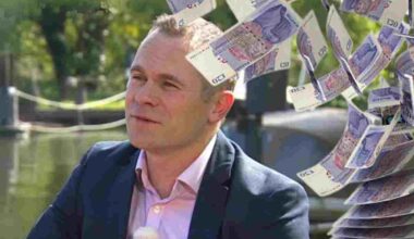 Water boss tells public to 'ration water' after selling off reservoirs for millions