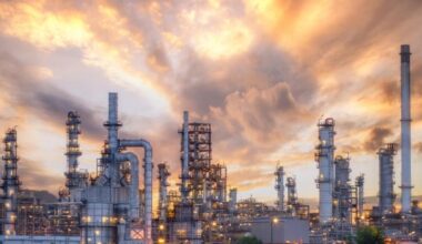 Crude oil prices rise to $62.53 as China evaluates U.S. trade proposal