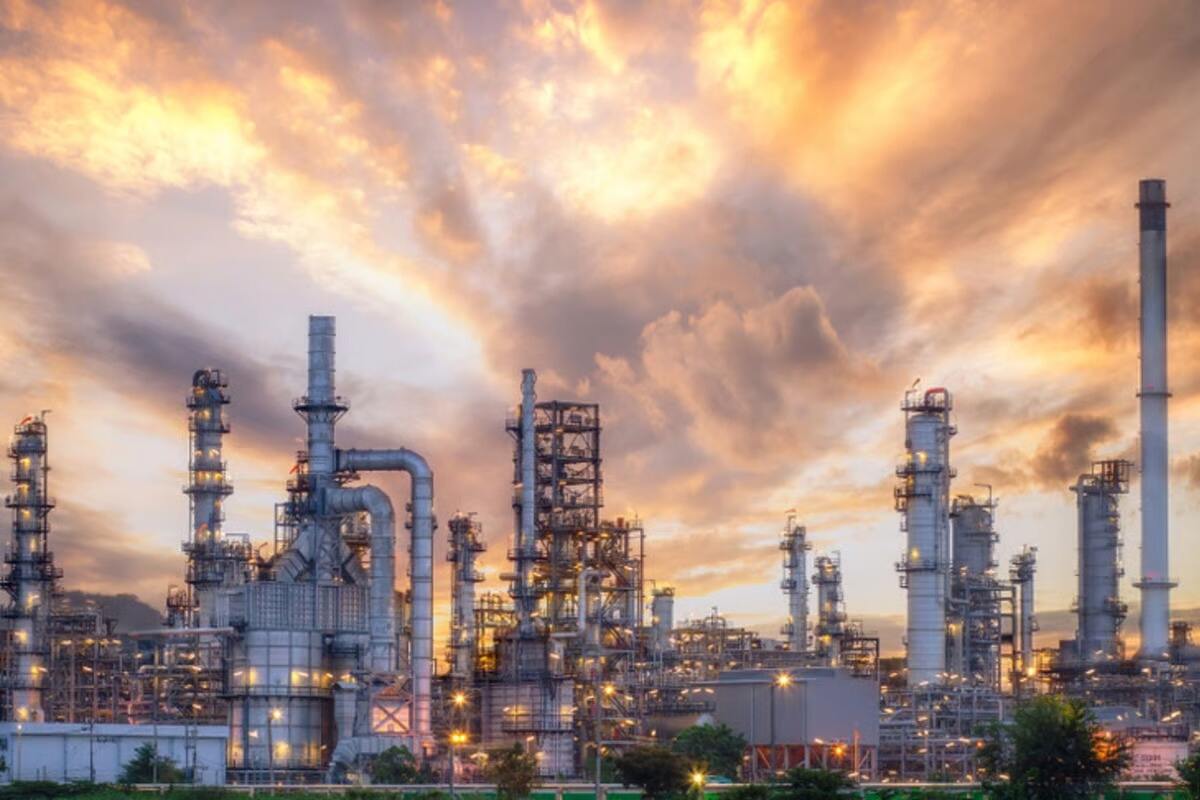 Crude oil prices rise to $62.53 as China evaluates U.S. trade proposal