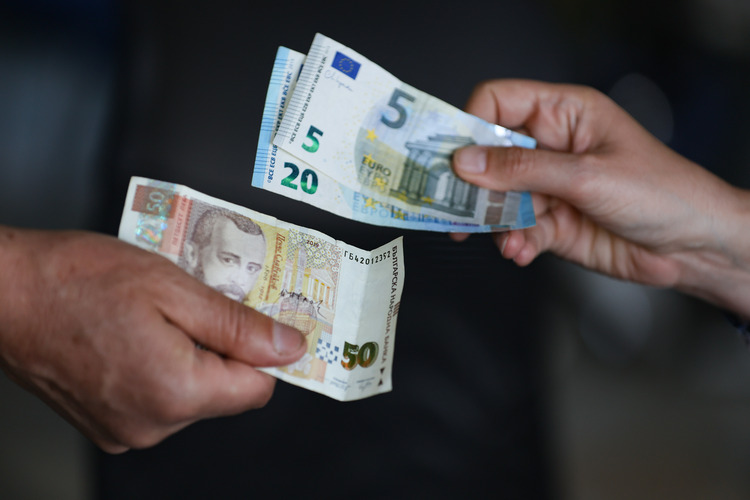 Political Reactions to President's Proposal for Euro Referendum Continue on Saturday