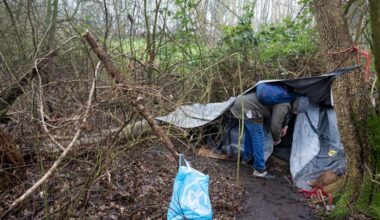 Miljoenen extra om dakloze arbeidsmigranten uit park en bos te krijgen: 'Onacceptabel in beschaafd land'