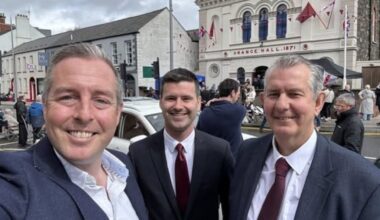 DUP MLAs present as loyalist band plays anti-Catholic anthems on day Pope Francis died