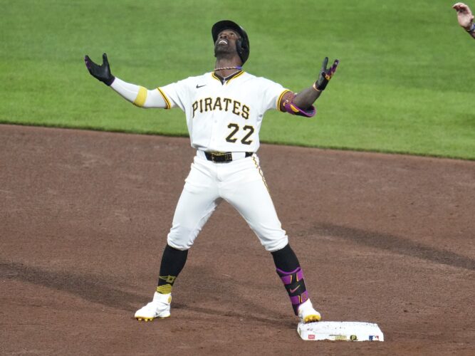 McCutchen’s two-run double lifts Pirates over Cubs 4-3 | News, Sports, Jobs