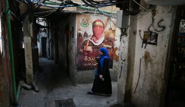 Lebanon begins drive to defang militant groups