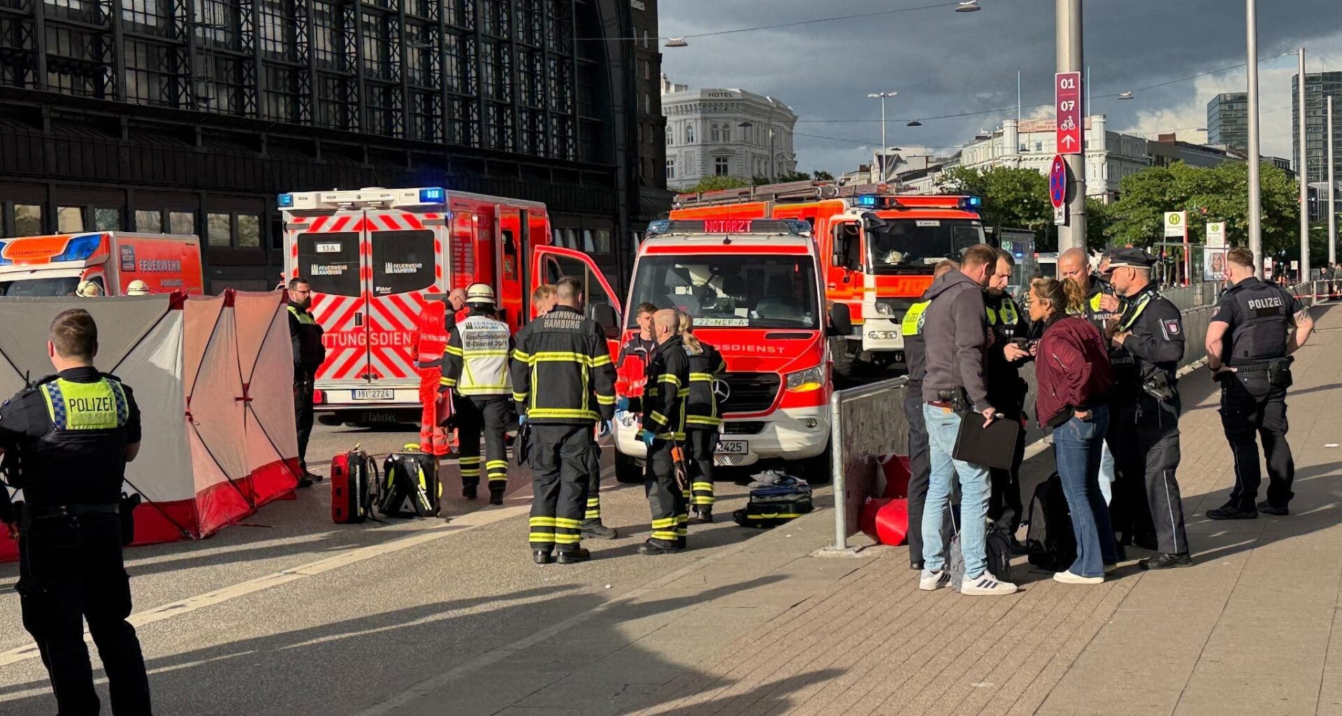 "La police m'a offert un cappuccino": comment un réfugié syrien de 19 ans est devenu un héros après l'attaque au couteau à Hambourg