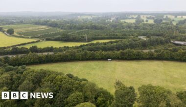 BBC News - London mayor to 'explore' building on green belt