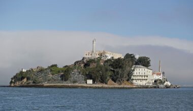 Trump says he will reopen Alcatraz as a federal prison (gift link)