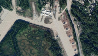 Des images satellite permettent de documenter l'intensification des activités de sites militaires russes près de la frontière avec la Finlande.