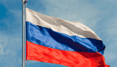 Russia Mulls Tightening Budget Rule Over Slumping Oil Prices