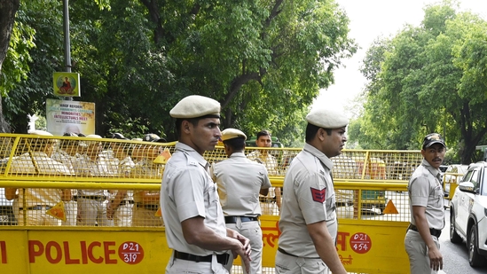 Delhi police have increased security amid rising tensions between India and Pakistan.(Hindustan Times)