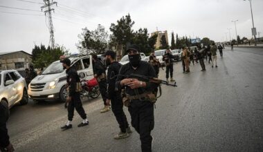 Que se passe-t-il en Syrie, où plus de 100 personnes ont été tuées dans des violences confessionnelles ?