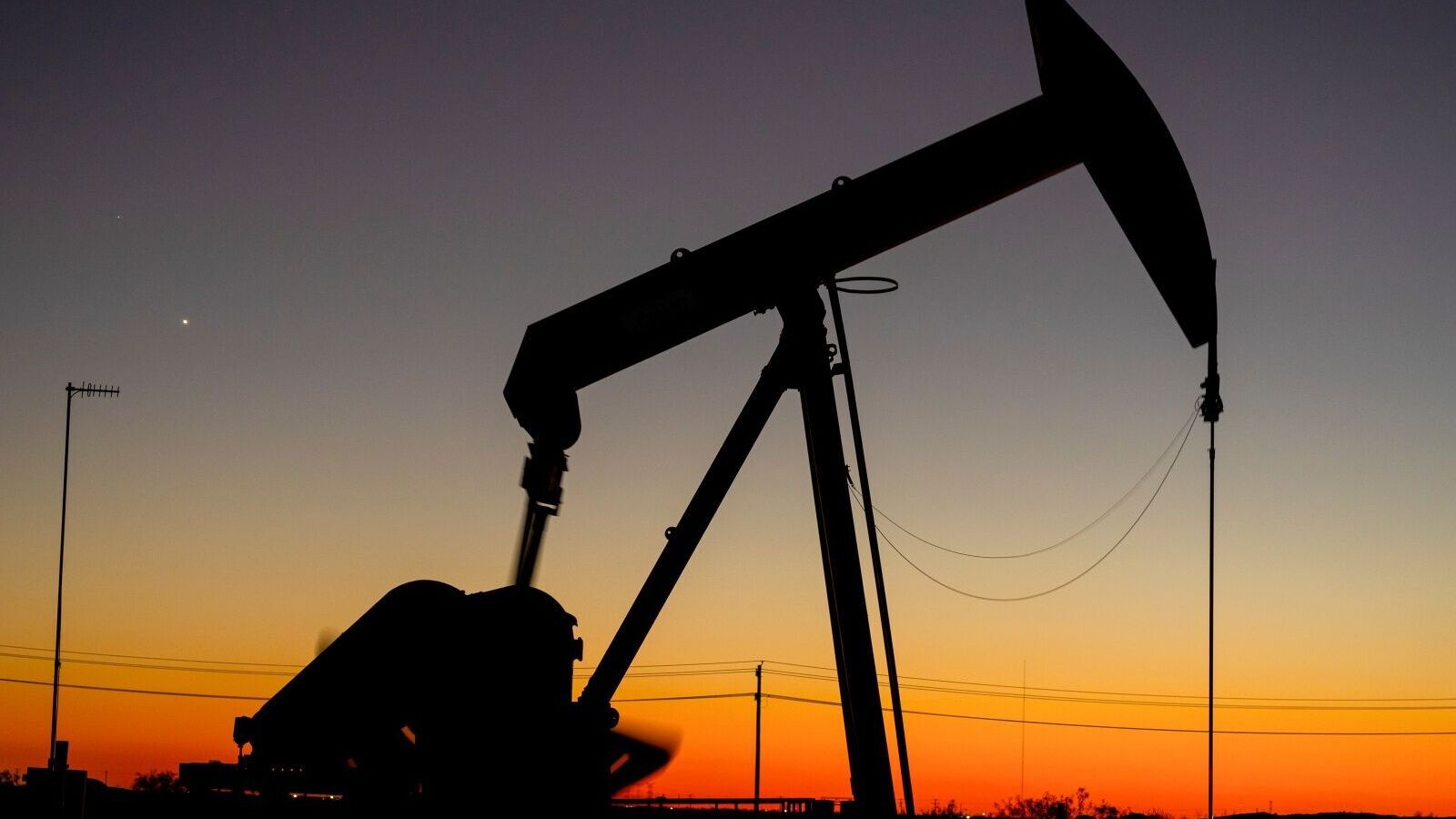 RIL, IOC to Asian Paints: Which stocks to buy as crude oil prices crash nearly 20% YTD?