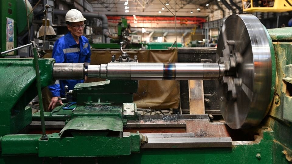 Russian economic growth slows significantly, official figures show