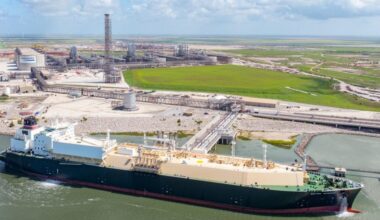 US weekly LNG exports down to 27 cargoes