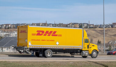 Unifor DHL Express Canada members vote 97% in favour of strike (CNW Group/Unifor)