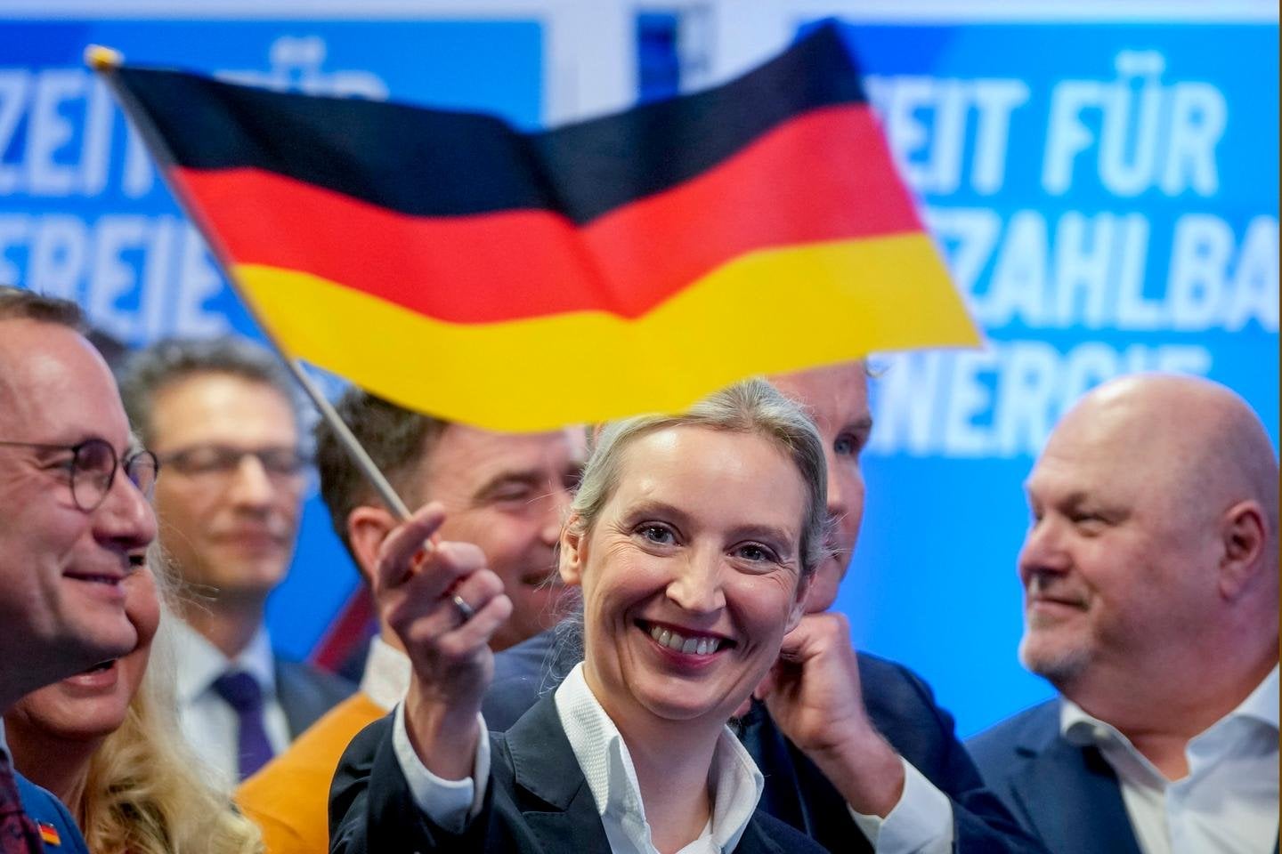 En Allemagne, le parti AfD classé comme mouvement « extrémiste de droite avéré » par le renseignement intérieur