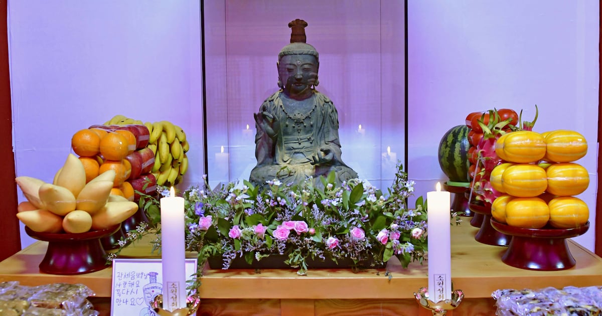 A Buddhist statue stolen from a Japanese temple nearly 13 years ago is returned from South Korea