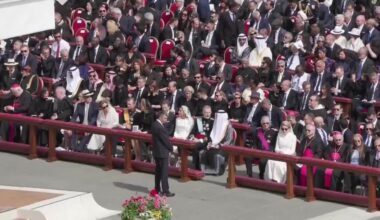 Los Reyes de España y otros mandatarios internacionales asisten a la entronización de León XIV