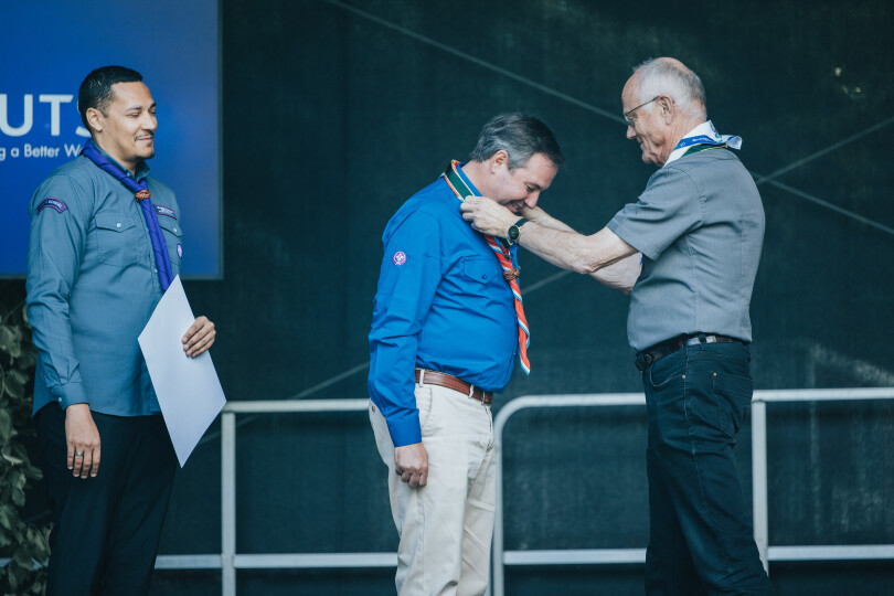 Le grand-duc héritier reçoit le Bronze Wolf Award des mains de Lars Kolind du World Organization of the Scout Movement, le 17 mai 2025.