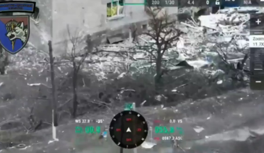 Soldiers of the 2nd parachute battalion of the 25th separate airborne brigade throw a large explosive charge into a basement used as a hiding spot for russian soldiers. Pokrovsk direction.
