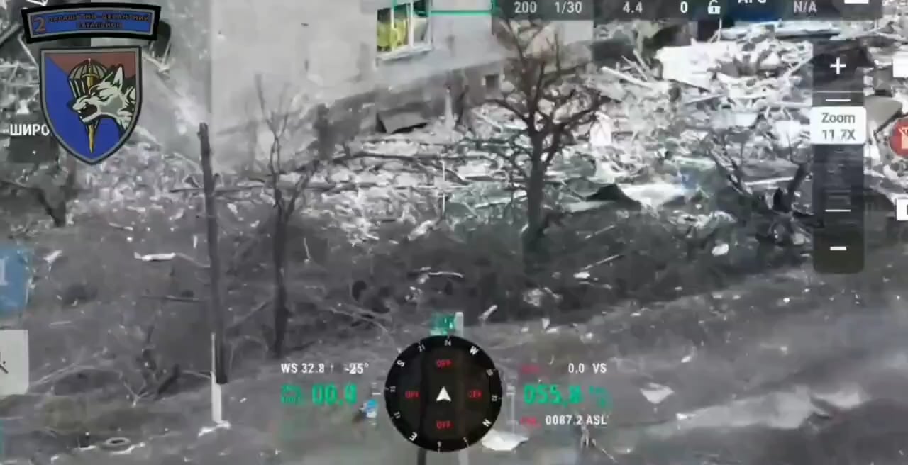 Soldiers of the 2nd parachute battalion of the 25th separate airborne brigade throw a large explosive charge into a basement used as a hiding spot for russian soldiers. Pokrovsk direction.