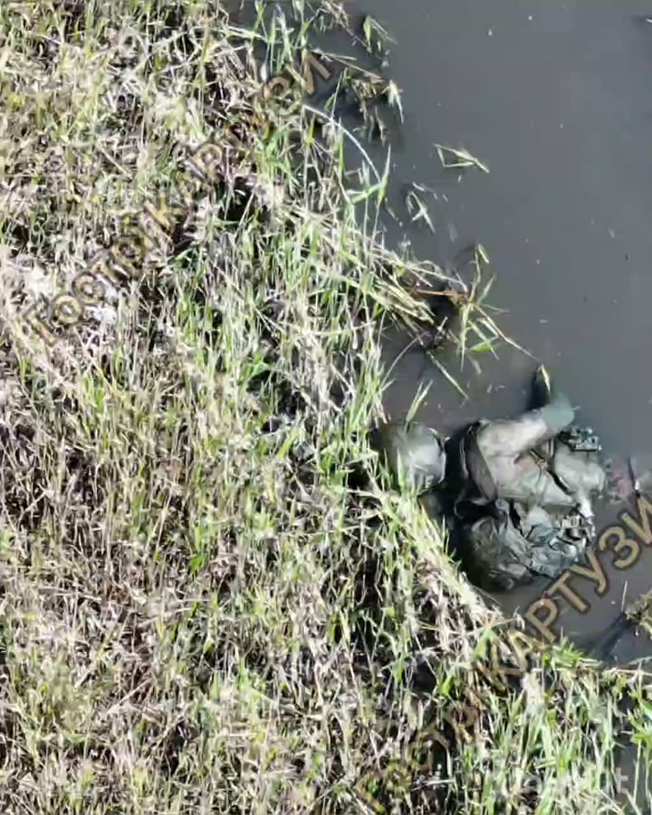 Three Russians wearing diving suit were eliminated by Ukranians drone, in Donetsk Region.