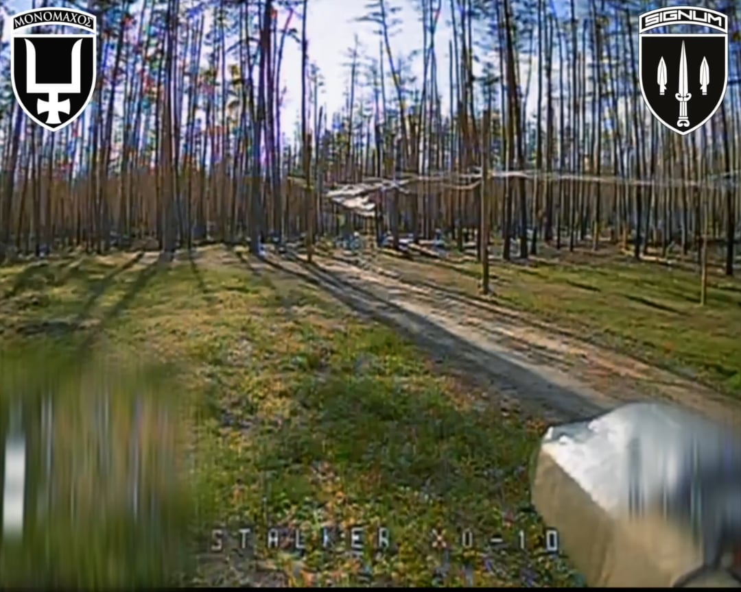 A Ukrainian drone with fiber-optic control pursued a Russian soldier who retreated into a bunker. The lack of signal interference allowed the operator to spot a net at the entrance, maneuver around it, and detonate the drone inside the fortification. Video by Signum unit.