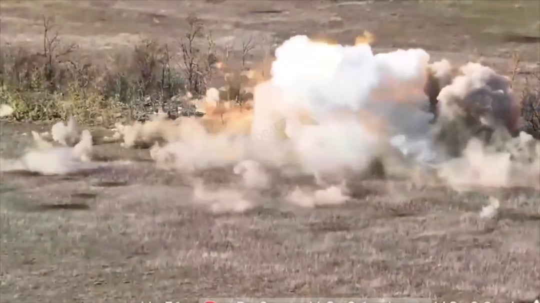 Another Ukrainian air strike with 4xSDBs destroyed 2 Russian dugouts at the frontline. 25 enemy soldiers have been reportedly spotted at this position before the strikes. May 2025