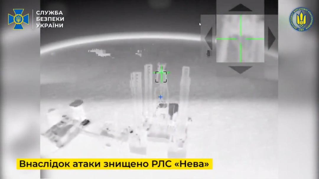 Ukrainian Security Service, using naval drones and FPVs launched from them, destroyed a Russian radar and warehouses on gas platforms in the Black Sea. May 2025