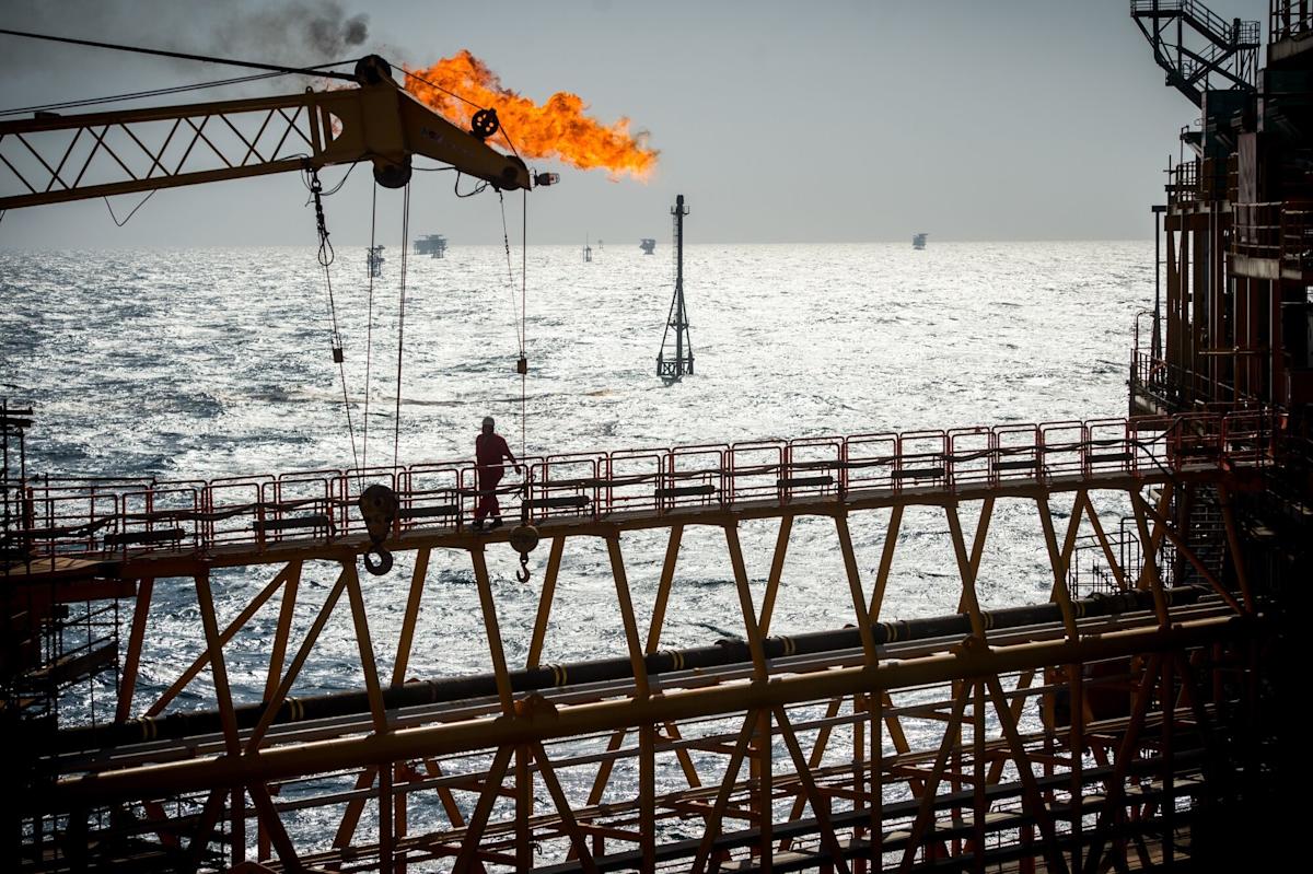 Oil Declines After Biggest US Crude Stockpile Gain Since March