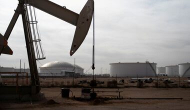 Big Oil earnings show split in production strategy, shareholder returns