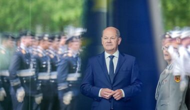Rudelguckfaden: Großer Zapfenstreich für Olaf Scholz